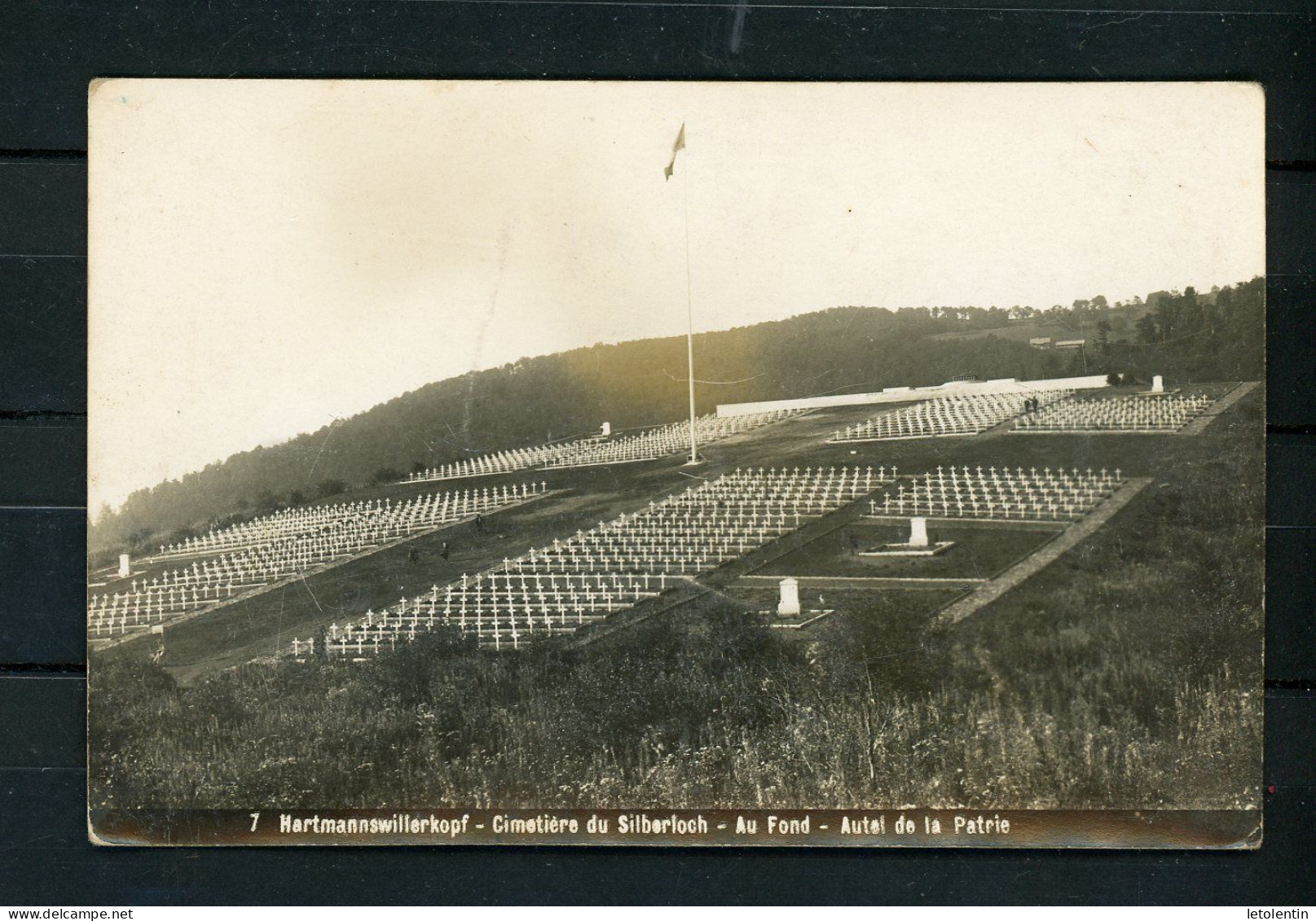 CPhoto - CIMETIÈRE DE SILBERLOCH - AU FOND, L'HOTEL DE LA PATRIE - War Cemeteries