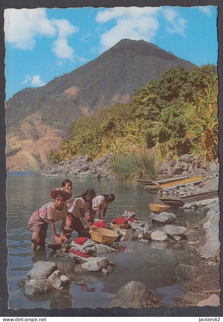 127682/ SANTIAGO ATITLÁN, Lavanderas, Washerwomen - Guatemala