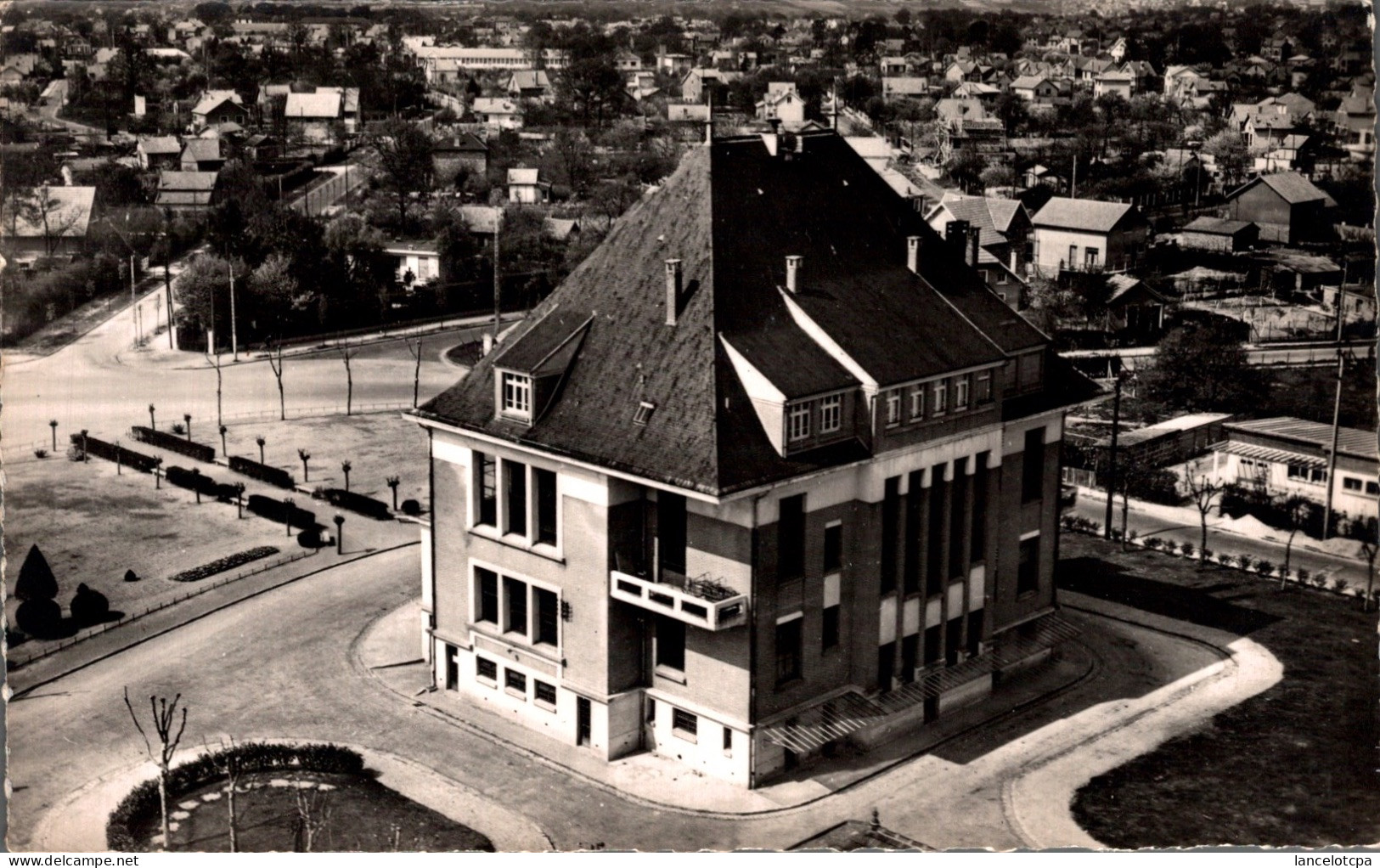 91 - SAINTE GENEVIEVE DES BOIS / VUE AERIENNE SUR L'HOTEL DE VILLE - Sainte Genevieve Des Bois