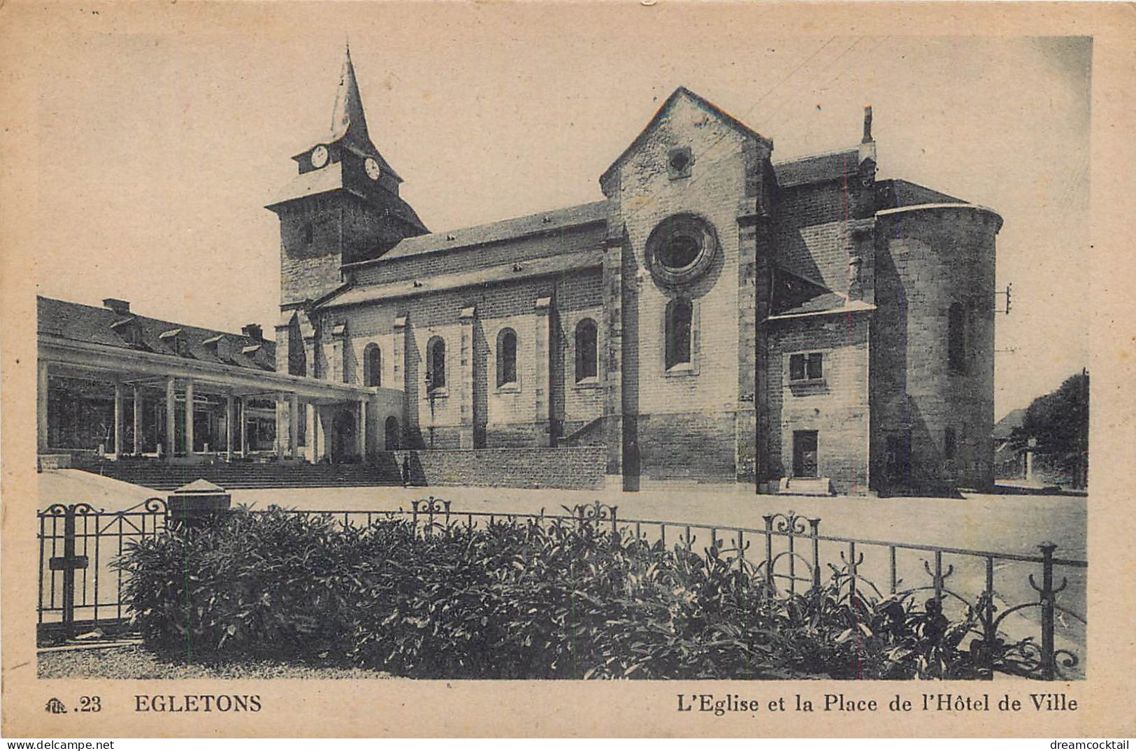 19 EGLETONS. Eglise Place Hôtel De Ville 1946 - Egletons