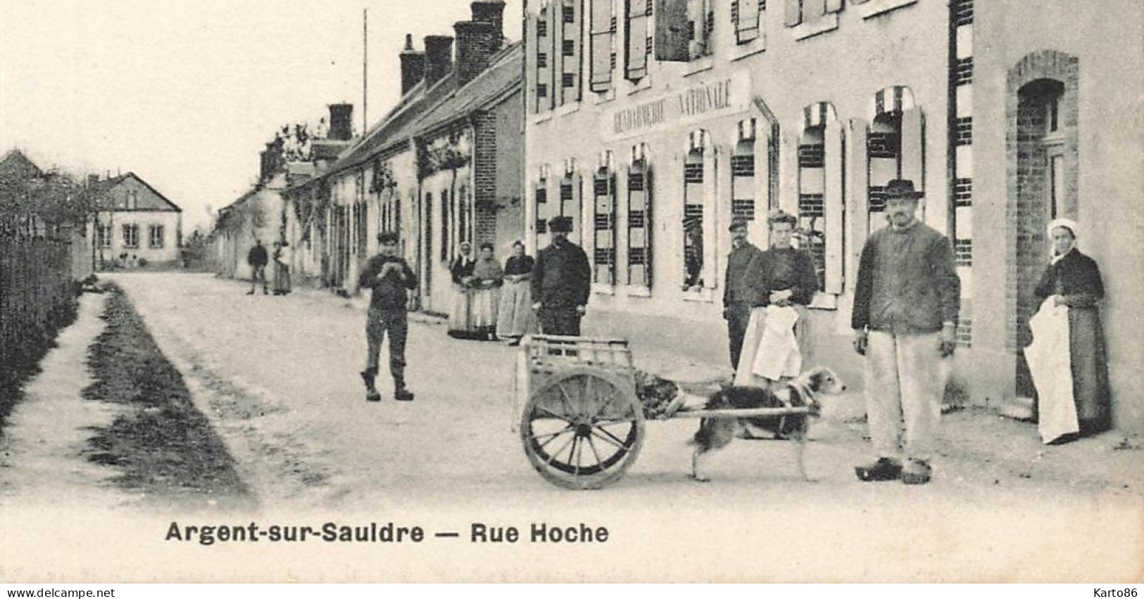 Argent Sur Sauldre * Attelage à Chien Voiture à Chiens , Rue Hoche * Villageois - Argent-sur-Sauldre