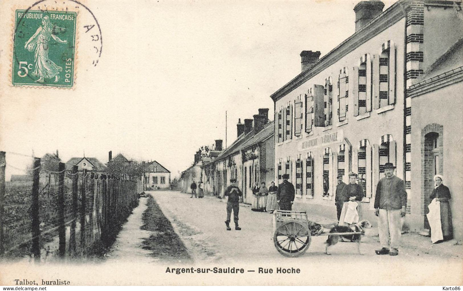 Argent Sur Sauldre * Attelage à Chien Voiture à Chiens , Rue Hoche * Villageois - Argent-sur-Sauldre