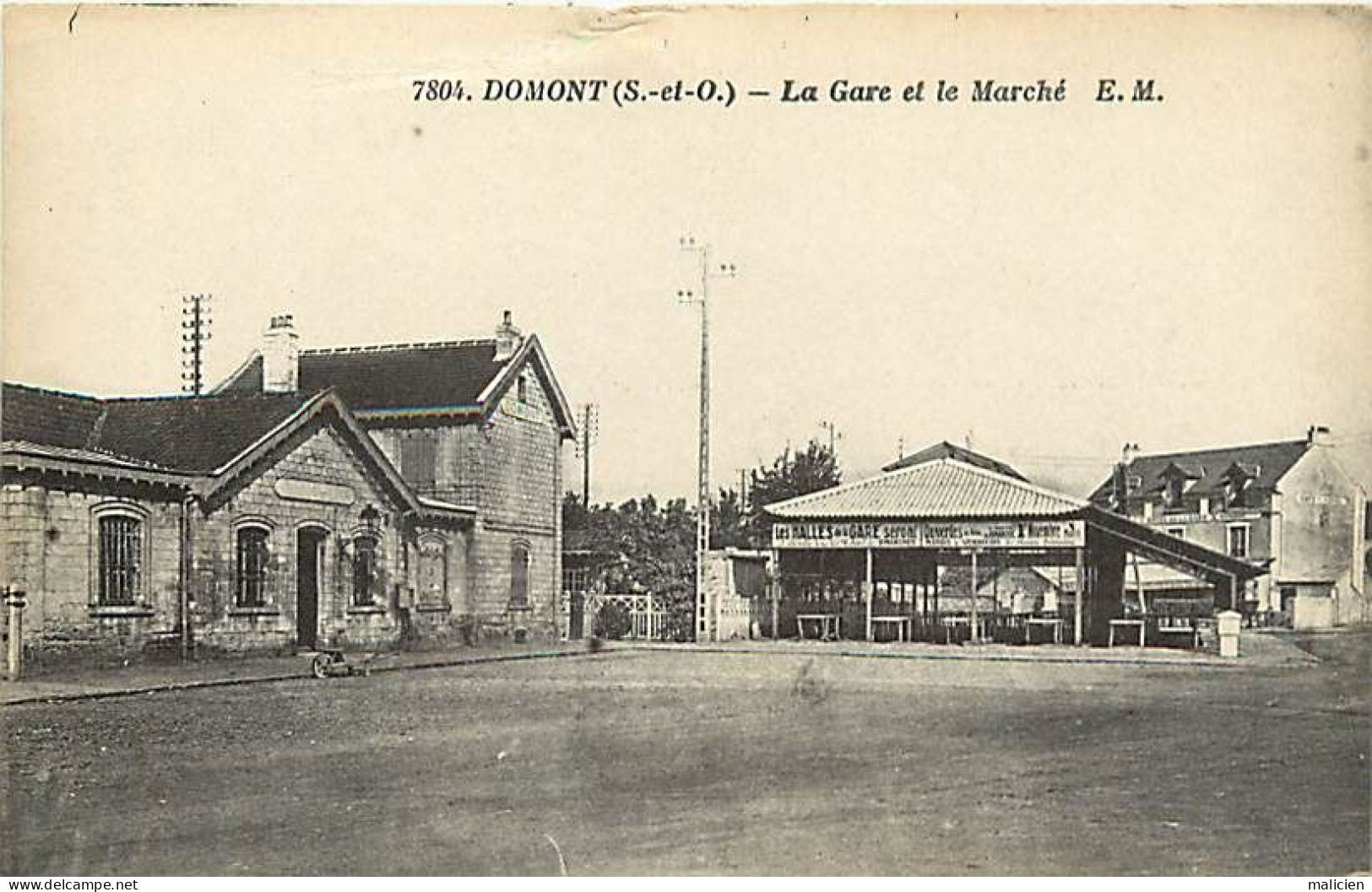 - Dpts Div.-ref-BM835- Val D Oise - Domont - La Gare Et Le Marché - Halles De La Gare - Gares - Chemin De Fer - - Domont