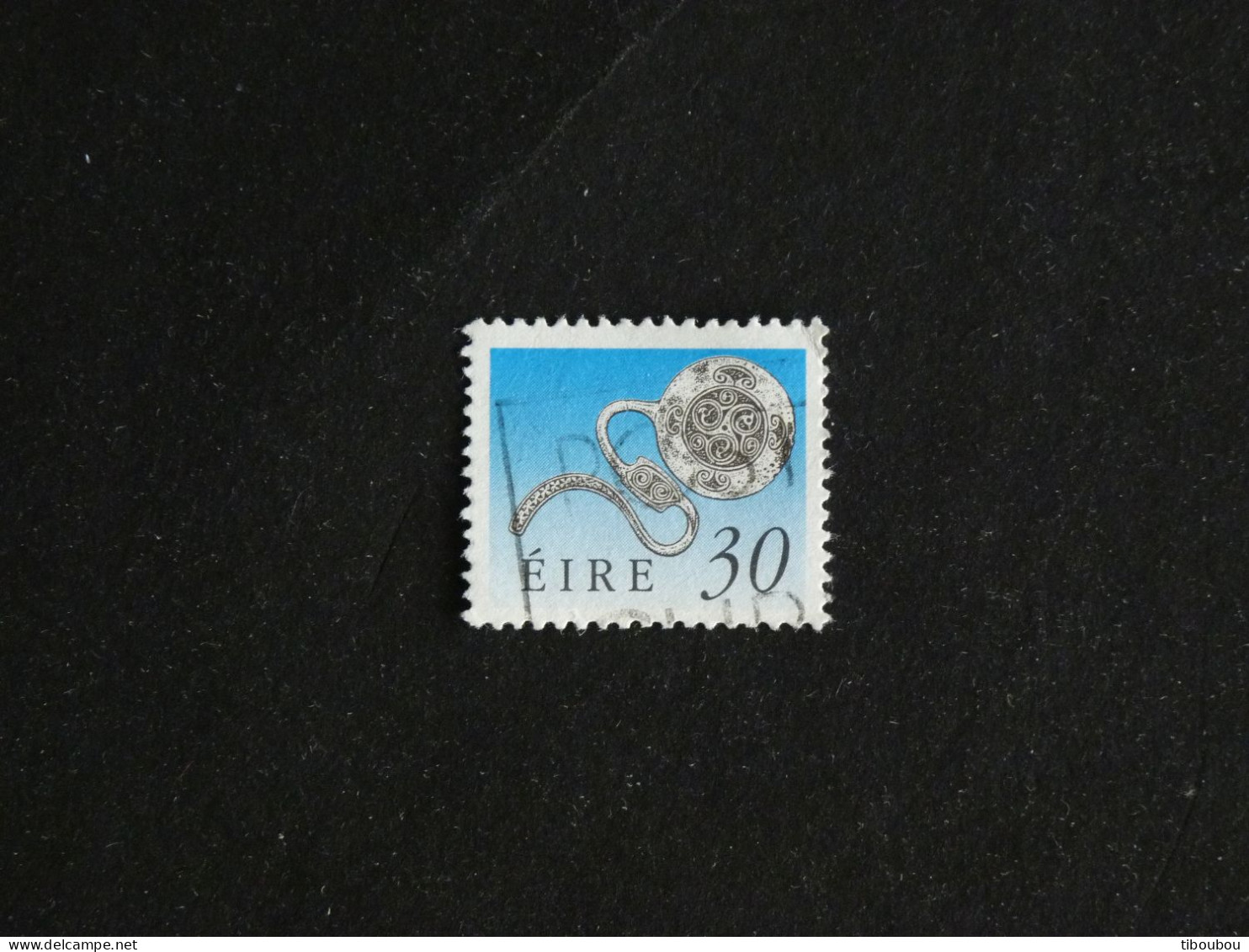 IRLANDE IRELAND EIRE YT 706 OBLITERE - BROCHE EN EMAIL - Used Stamps