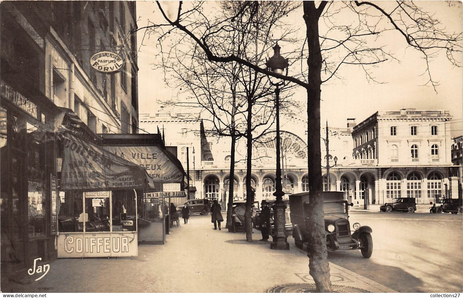 PARIS-75010- CARTE-PHOTO- LE FAUBOURG SAINT MARTIN ET LA GARE DE L'EST - District 10