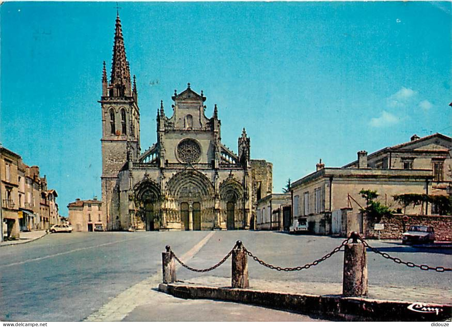 33 - Bazas - Place De La Cathédrale St-Jean-Baptiste - Automobiles - Flamme Postale De Bazas - CPM - Voir Scans Recto-Ve - Bazas