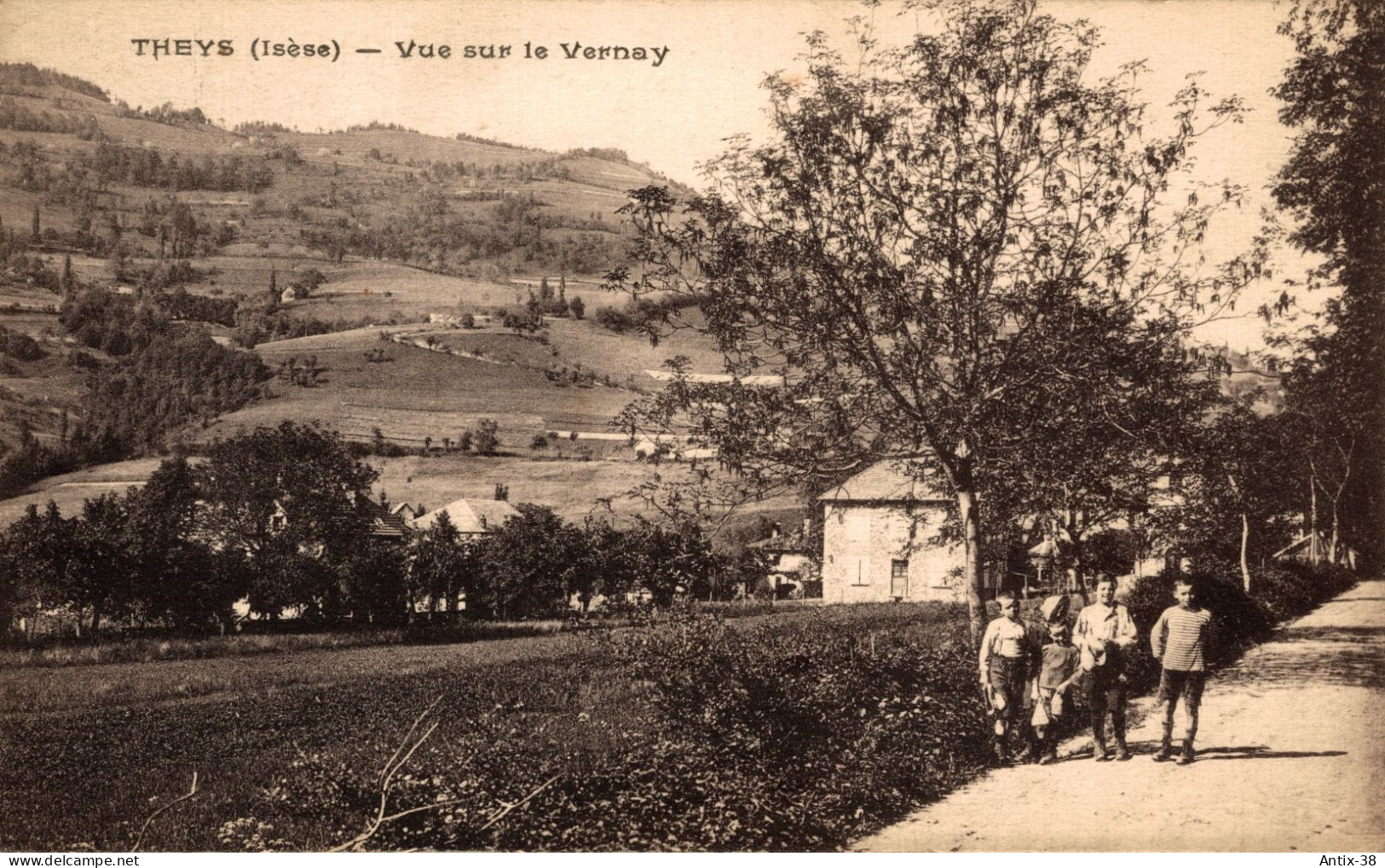 N53 - 38 - THEYS - Isère - Vue Sur Le Vernay - Theys