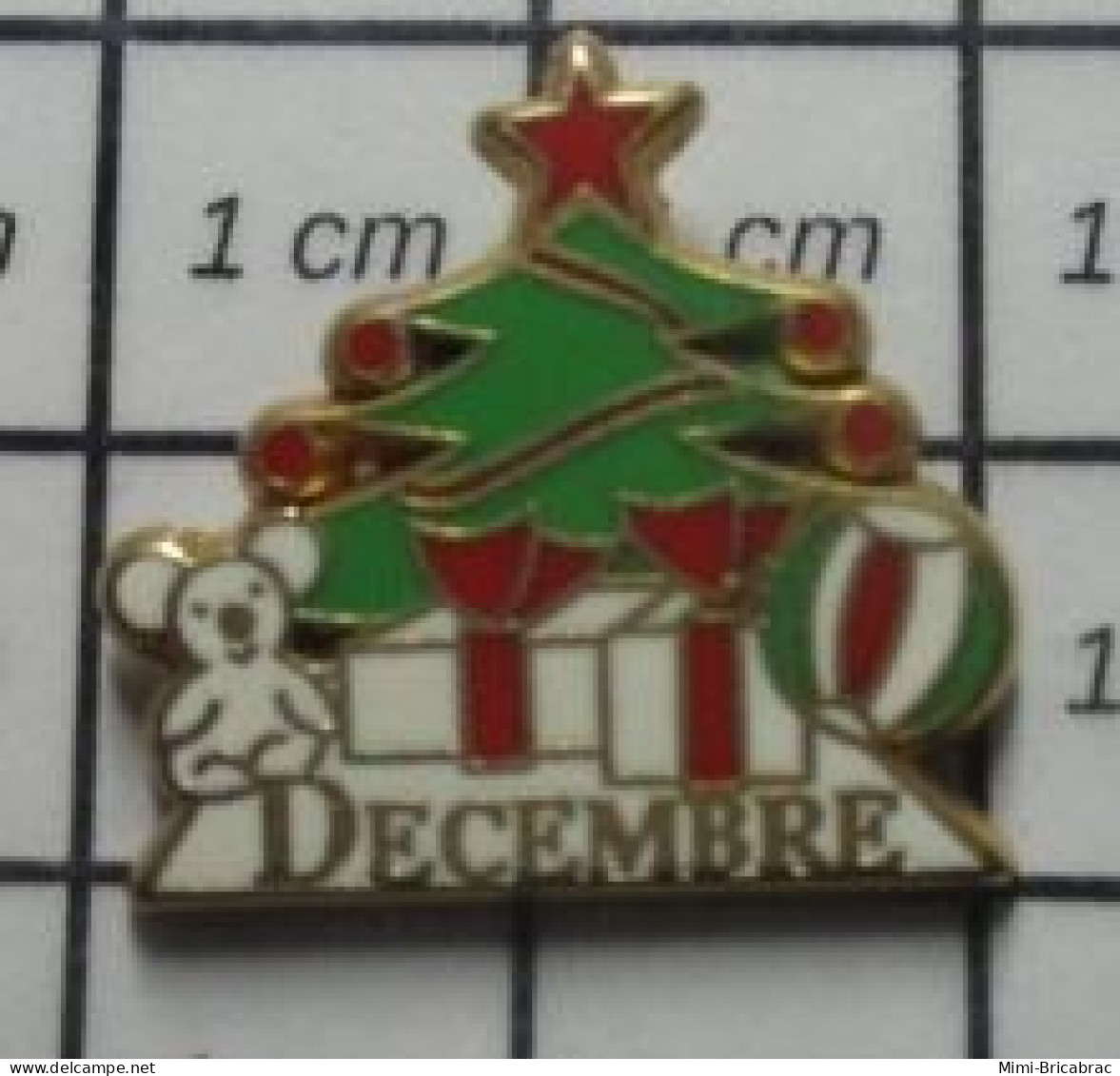 AB1 Pin's Pins / Beau Et Rare / ARTHUS BERTRAND / MOIS DE DECEMBRE SAPIN DE NOEL - Arthus Bertrand