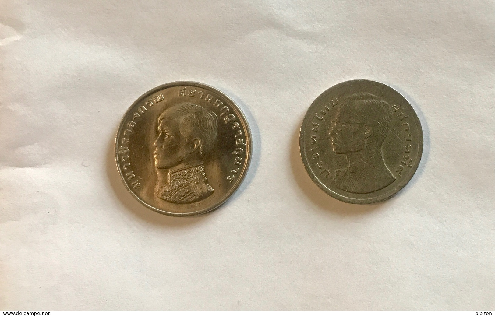 2 Pièces De 1 Baht Thaïlandais - Thaïlande