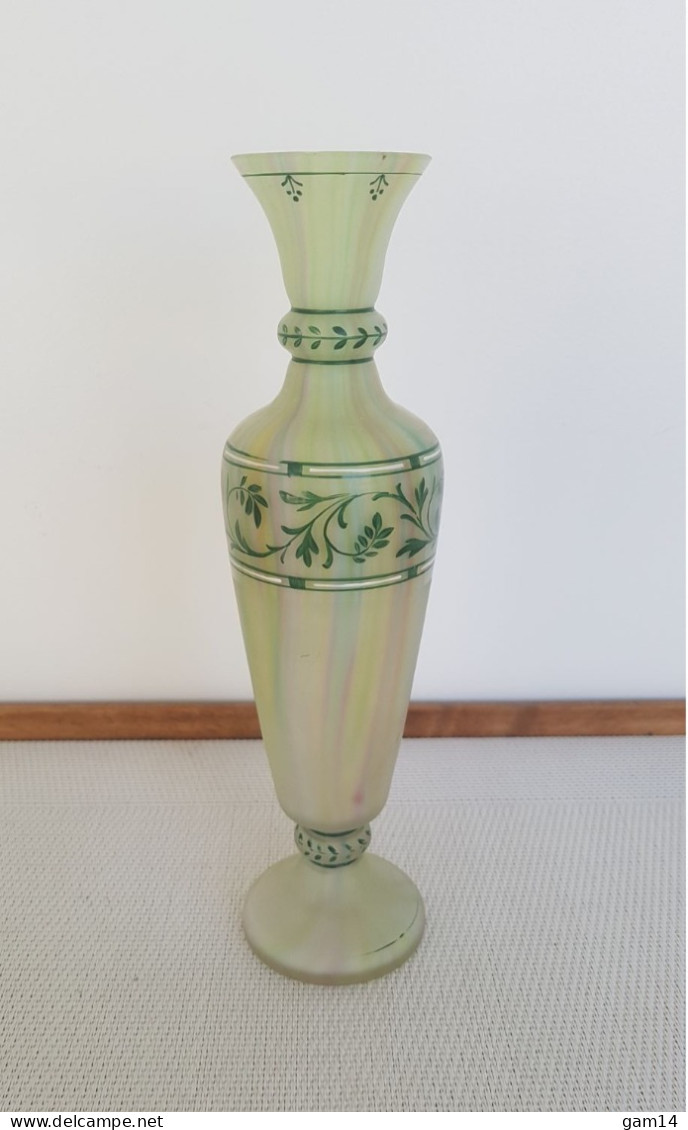 Vase En Verre Veiné Aux Multiples Couleurs. Bel Objet Très Ancien - Vasen