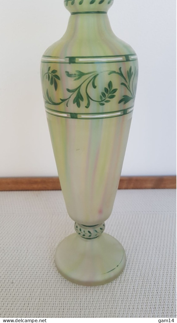 Vase En Verre Veiné Aux Multiples Couleurs. Bel Objet Très Ancien - Vasen