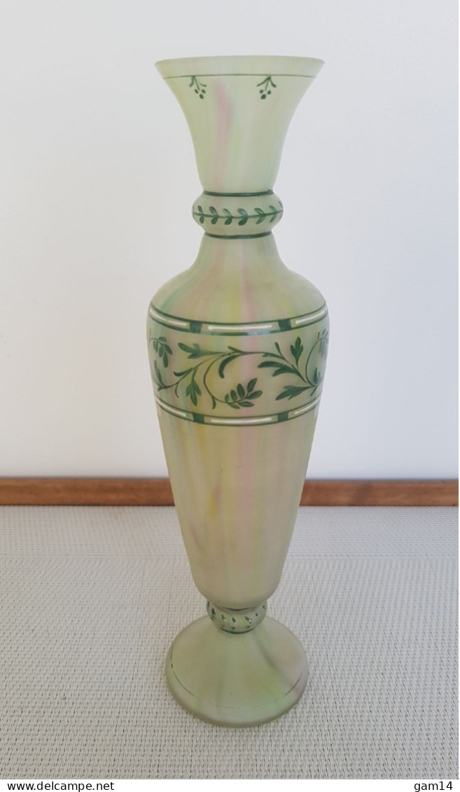 Vase En Verre Veiné Aux Multiples Couleurs. Bel Objet Très Ancien - Vasen