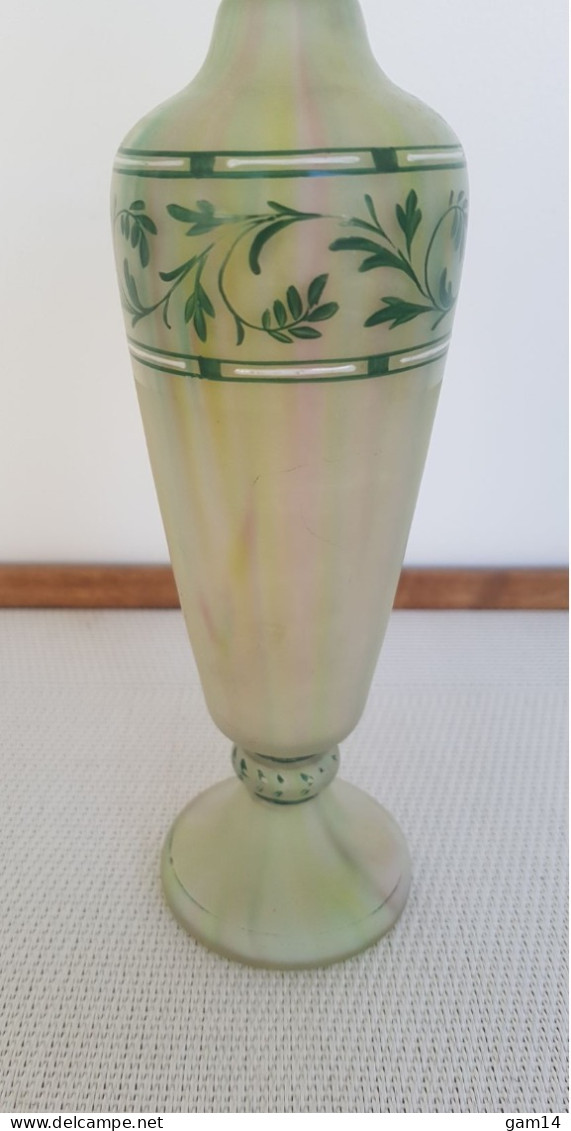 Vase En Verre Veiné Aux Multiples Couleurs. Bel Objet Très Ancien - Vazen