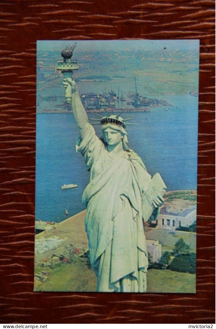 ETATS UNIS - NEW YORK : Statue Of LIBERTY - Other Monuments & Buildings