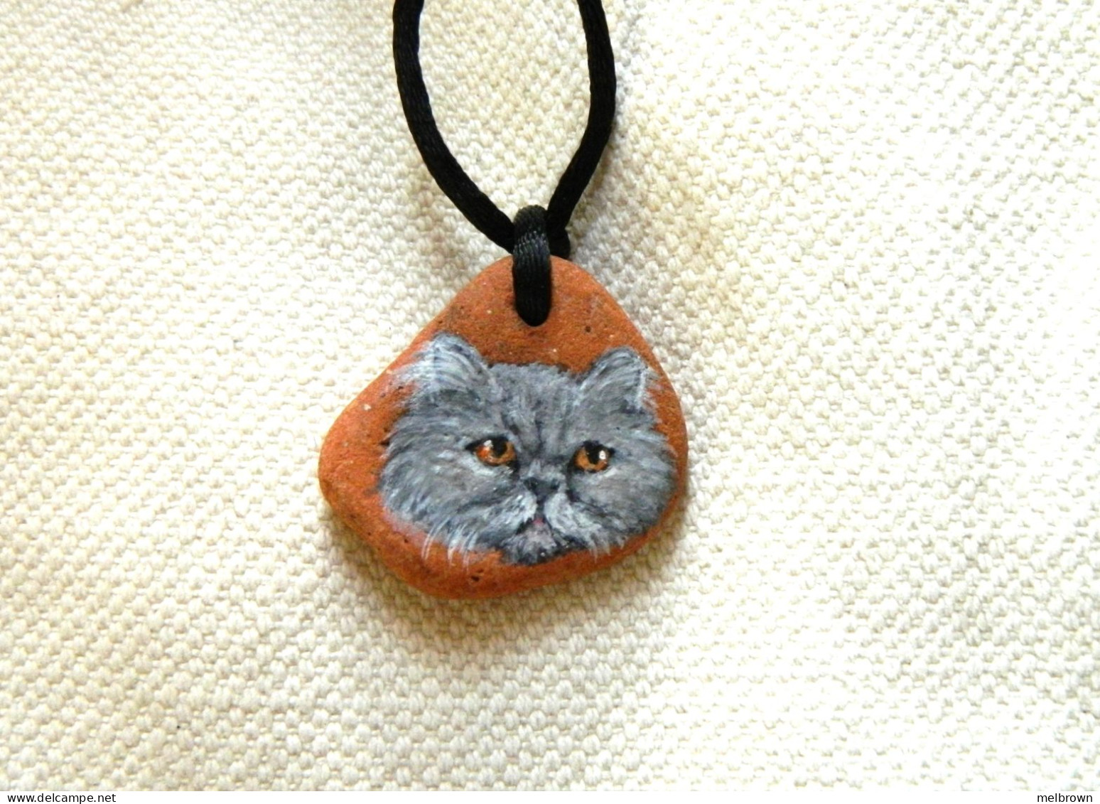 Blue Persian Cat Hand Painted On A Terracotta Beach-Worn Pendant - Animaux