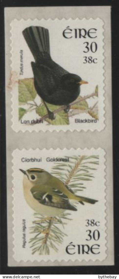 Ireland 2001 MNH Sc 1319c 30p (38c) Blackbird, Goldcrest Perf 11.25 Pair - Unused Stamps