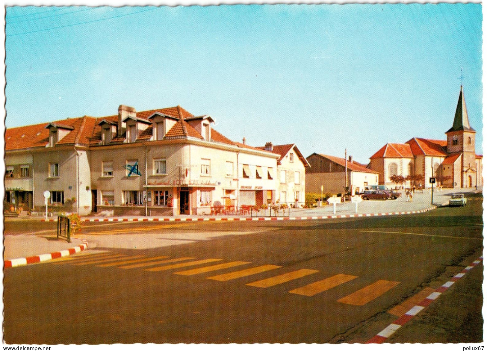 CPSM DE BROUVELIEURES  (VOSGES)  LE CENTRE ET L'HÔTEL DE VILLE. HÔTEL DOSSMANN - Brouvelieures