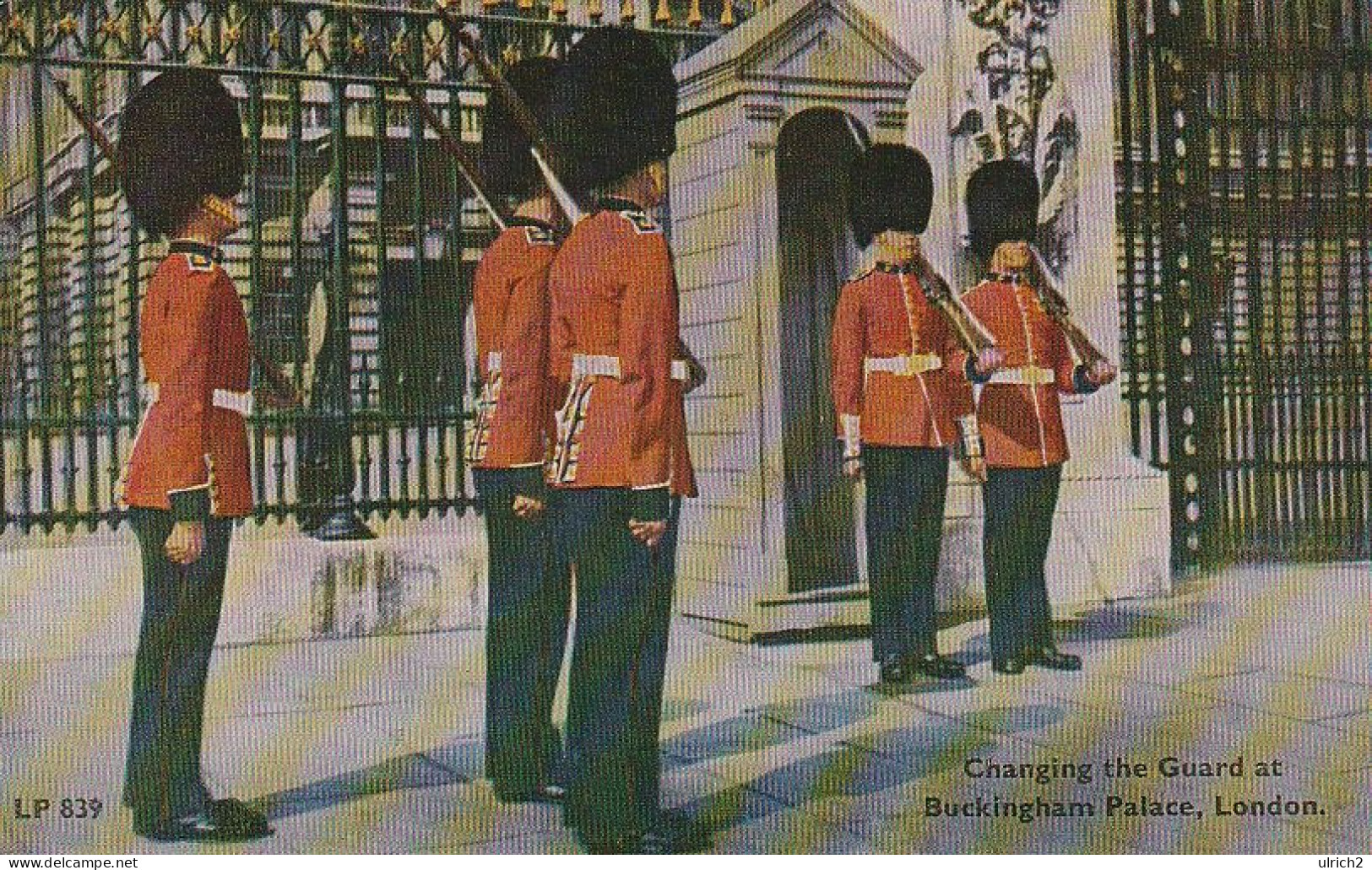 AK London - Changing The Guards At Buckingham Palace  (68528) - Buckingham Palace