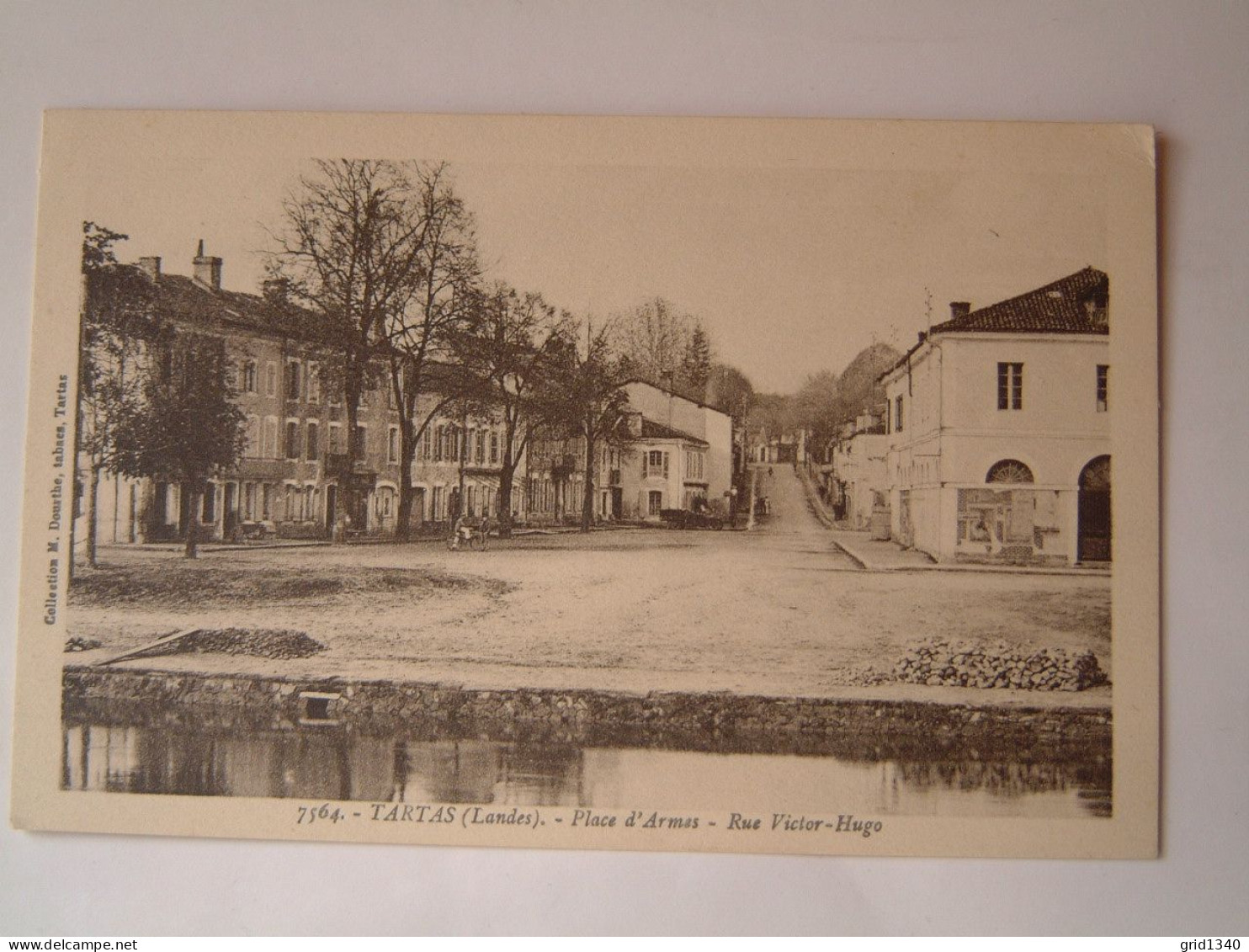 B 04 CPA - AUTRE VUE DIFFERENTE N° 2 - 40 TARTAS - PLACE D'ARMES - RUE VICTOR HUGO - ANIMATION - Tartas