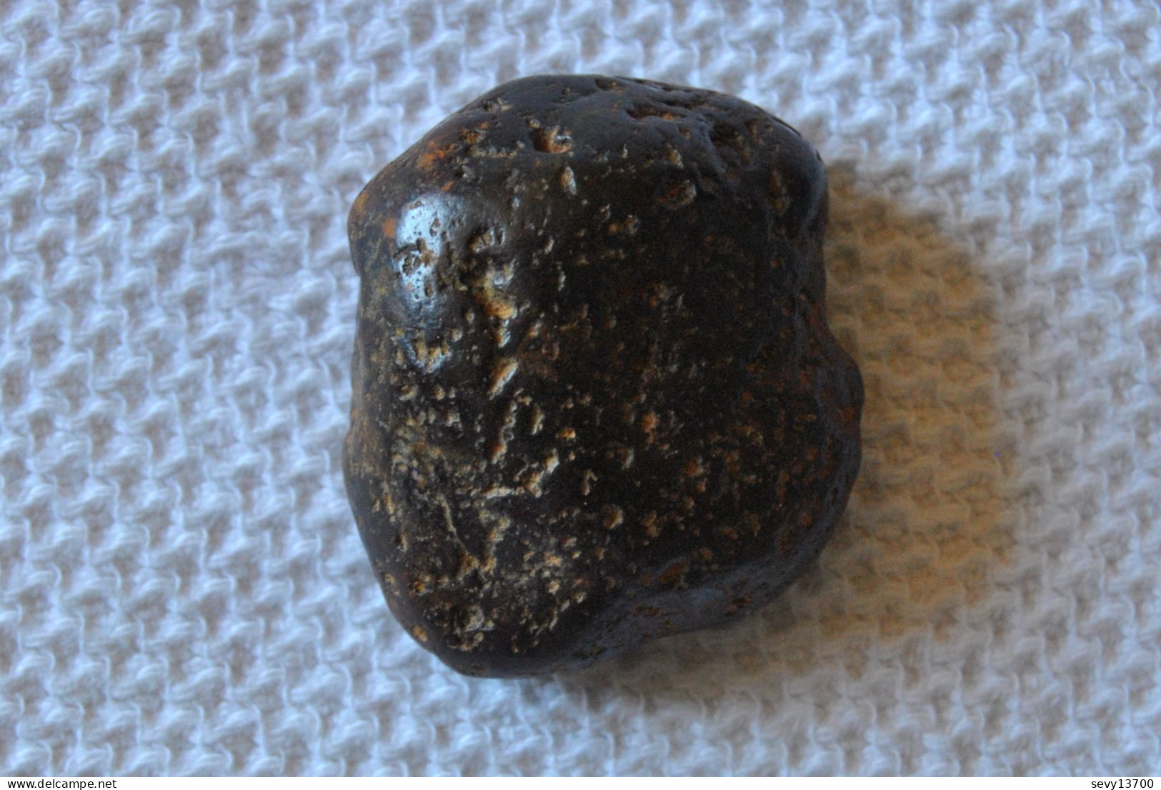 Roche Oxyde De Fer Roulé, Chondrite Ou Hématite ? Trouvée Dans Le Gard De 27 Grammes - Minéraux