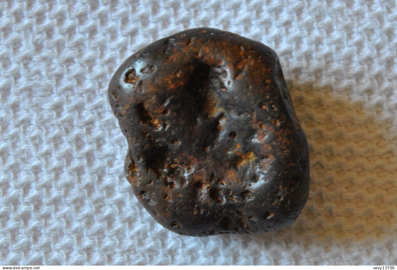 Roche Oxyde De Fer Roulé, Chondrite Ou Hématite ? Trouvée Dans Le Gard De 27 Grammes - Minéraux