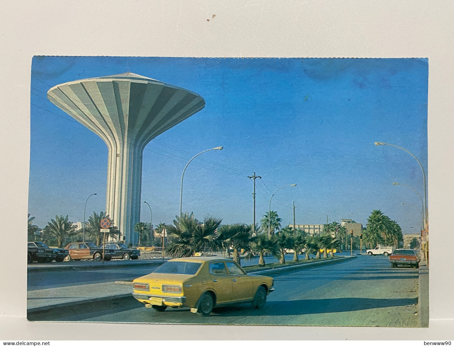 Roadside View, Taxi?, Riyadh Water Tower SAUDI ARABIA  Postcard - Saudi-Arabien