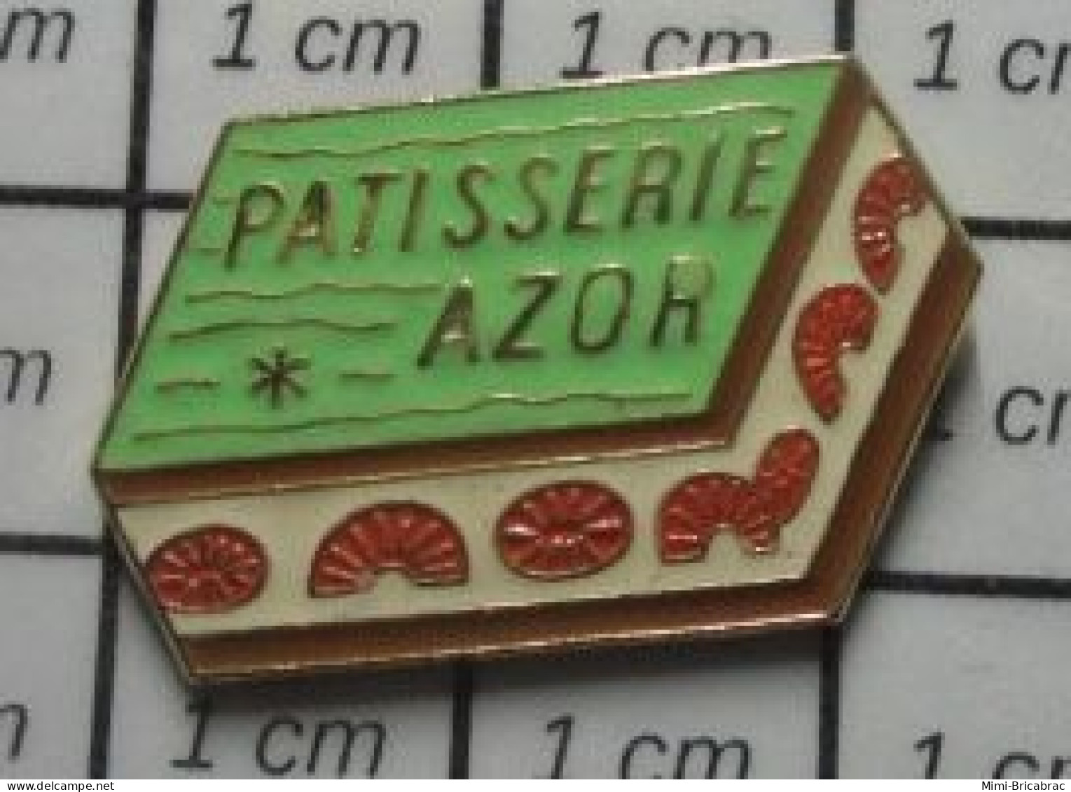 2120 Pin's Pins / Beau Et Rare / ALIMENTATION / PATISSERIE AZOR GATEAU FRAMBOISE FRAMBOISIER PATE D'AMANDE - Espace