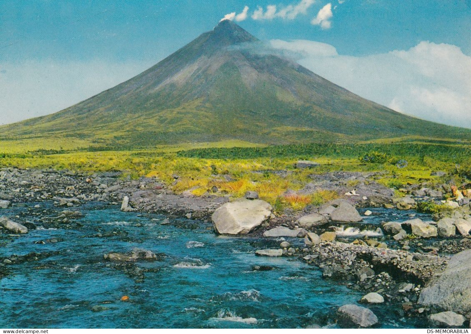 Philippines - Mayon Volcano 1976 - Philippines