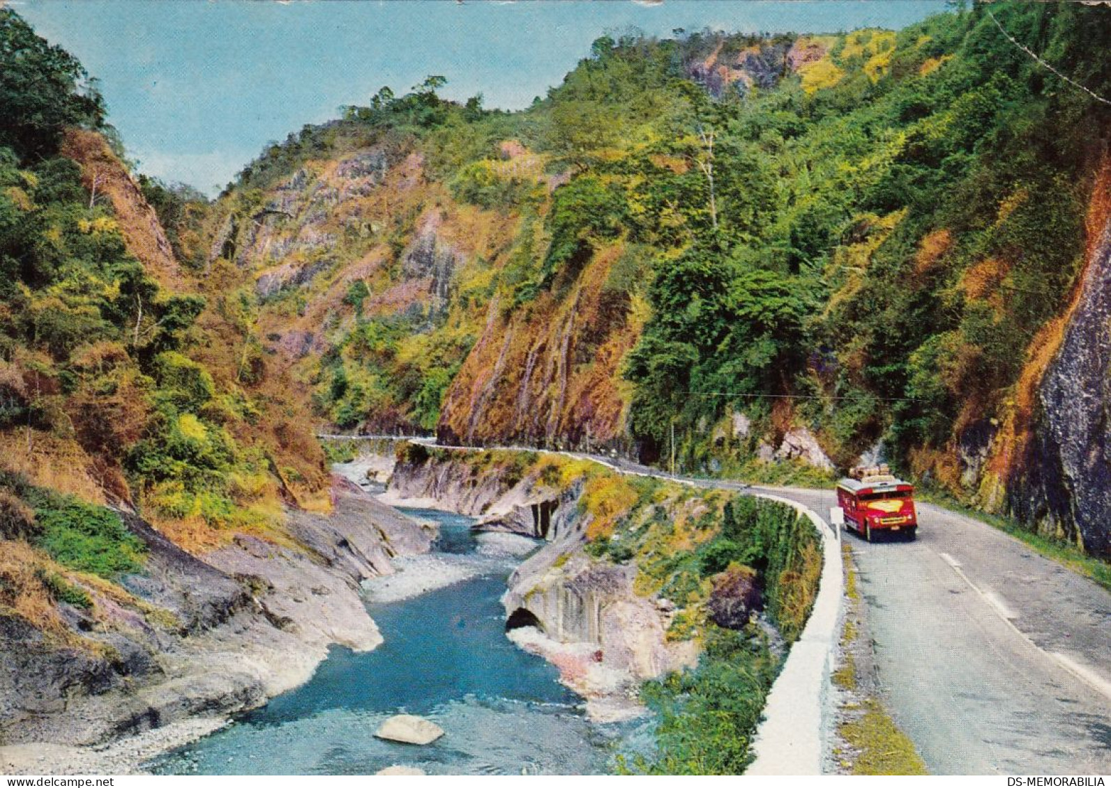 Philippines - Road To Baguio , Bus 1977 - Philippines