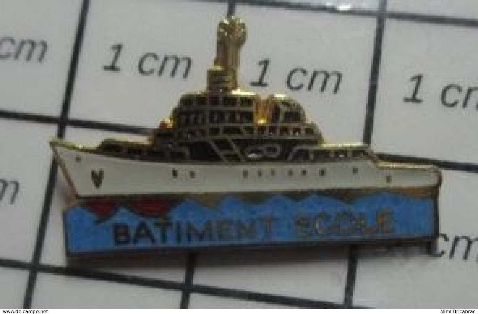 2120 Pin's Pins / Beau Et Rare / BATEAUX / BATIMENT ECOLE SANS NOM !!! - Bateaux