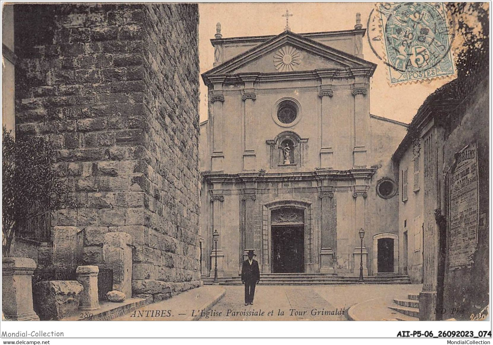 AIIP5-06-0513 - ANTIBES - L'eglise Paroissiale Et La Tour Grimaldi - Antibes - Altstadt