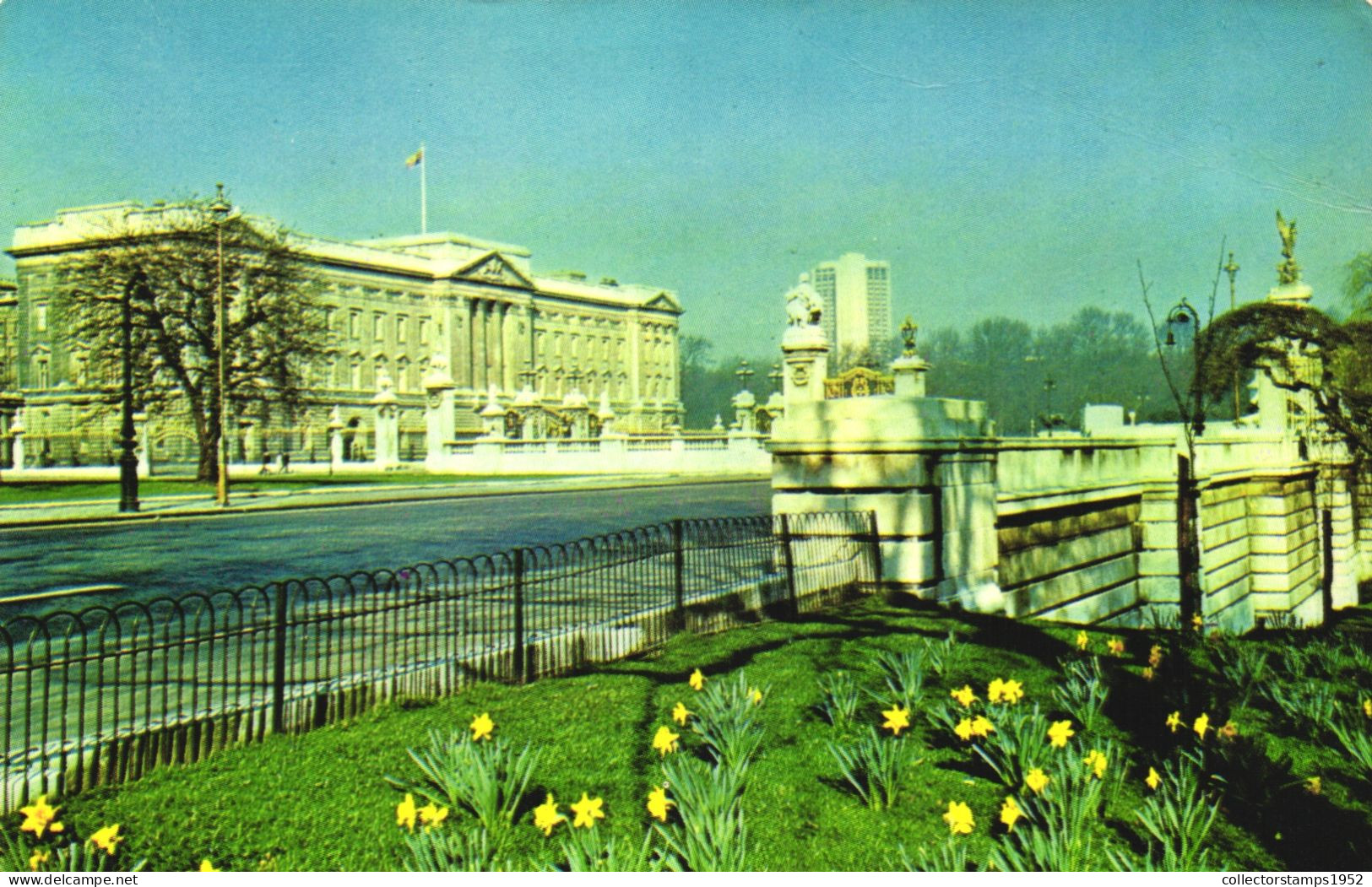 LONDON, BUCKINGHAM PALACE, ARCHITECTURE, FLAG, ENGLAND, UNITED KINGDOM, POSTCARD - Buckingham Palace