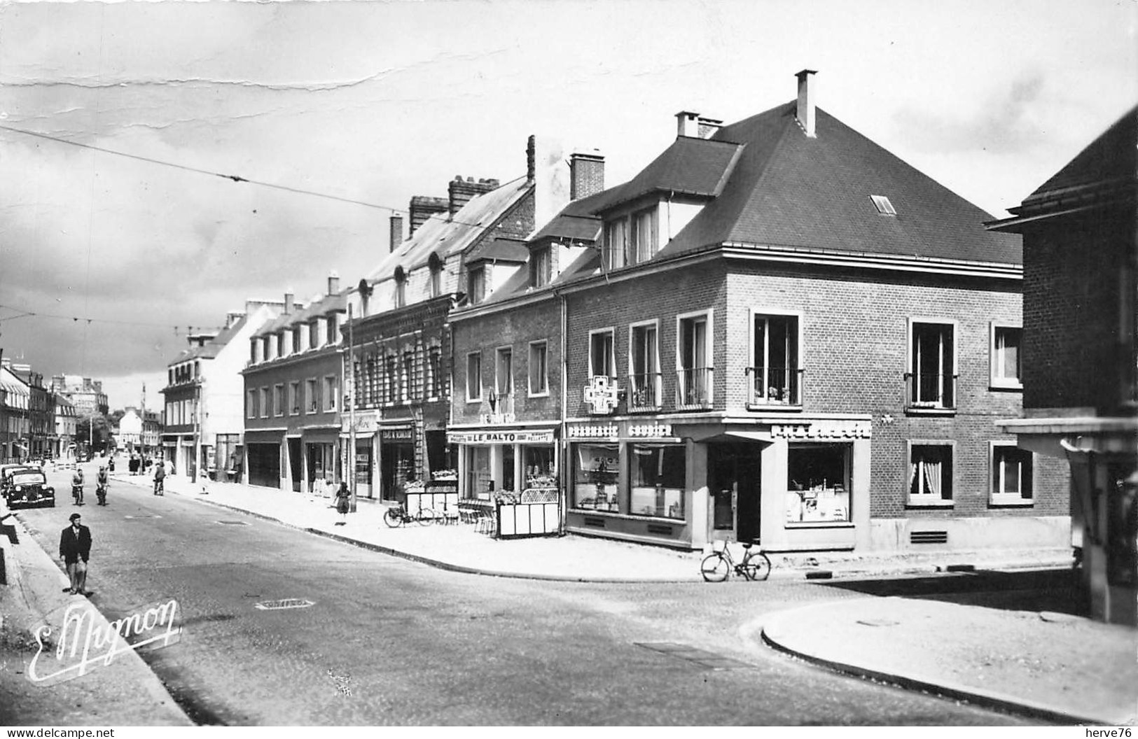 SOTTEVILLE LES ROUEN - Place Voltaire - Pharmacie - Tabac (CPSM Petit Format) - Sotteville Les Rouen