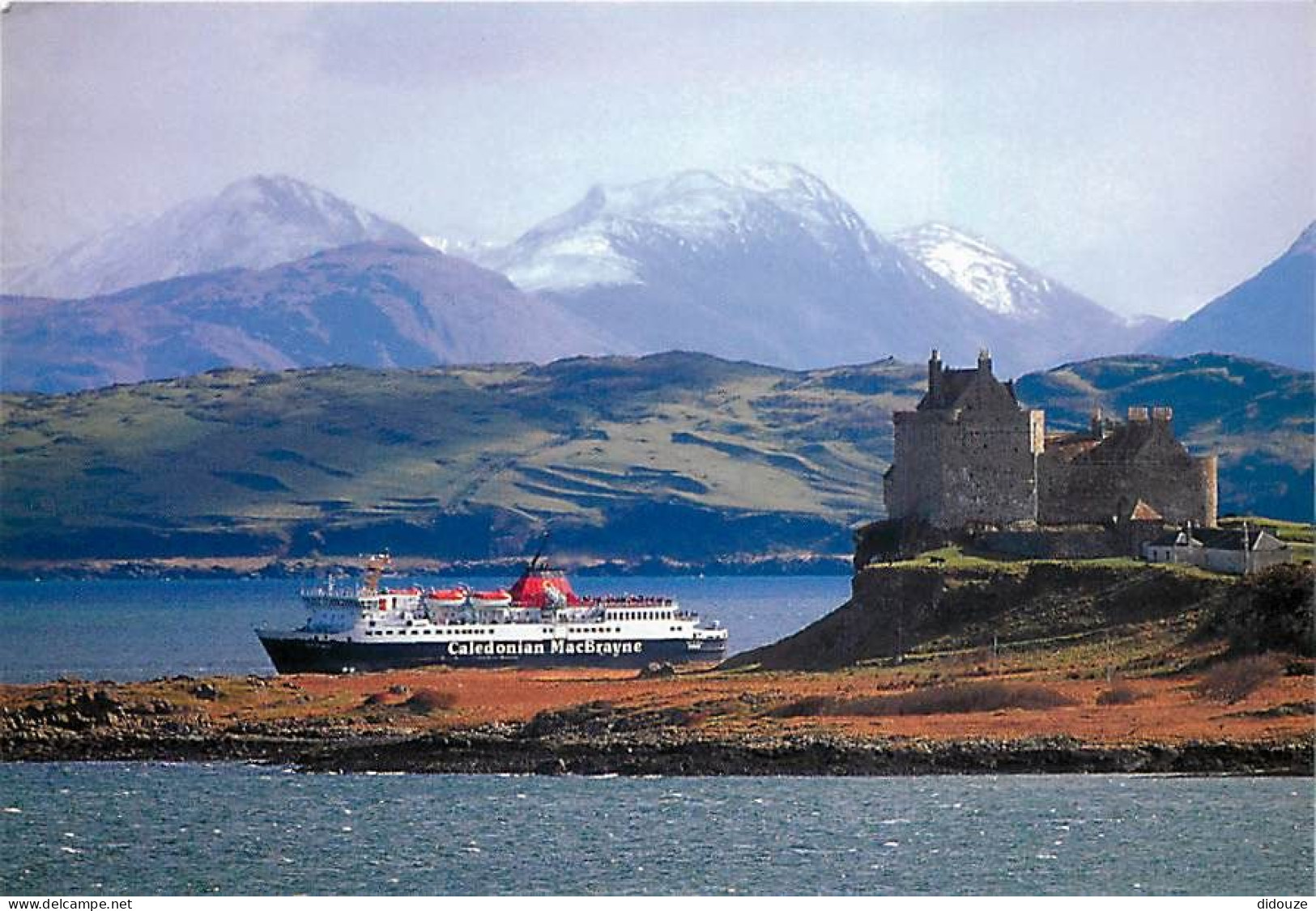 Bateaux - Ferries - M.V. Isle Of Mull Passing Duart Castle , Enroute For Craignure , Isle Of Mull  - Caledonian MacBrayn - Ferries