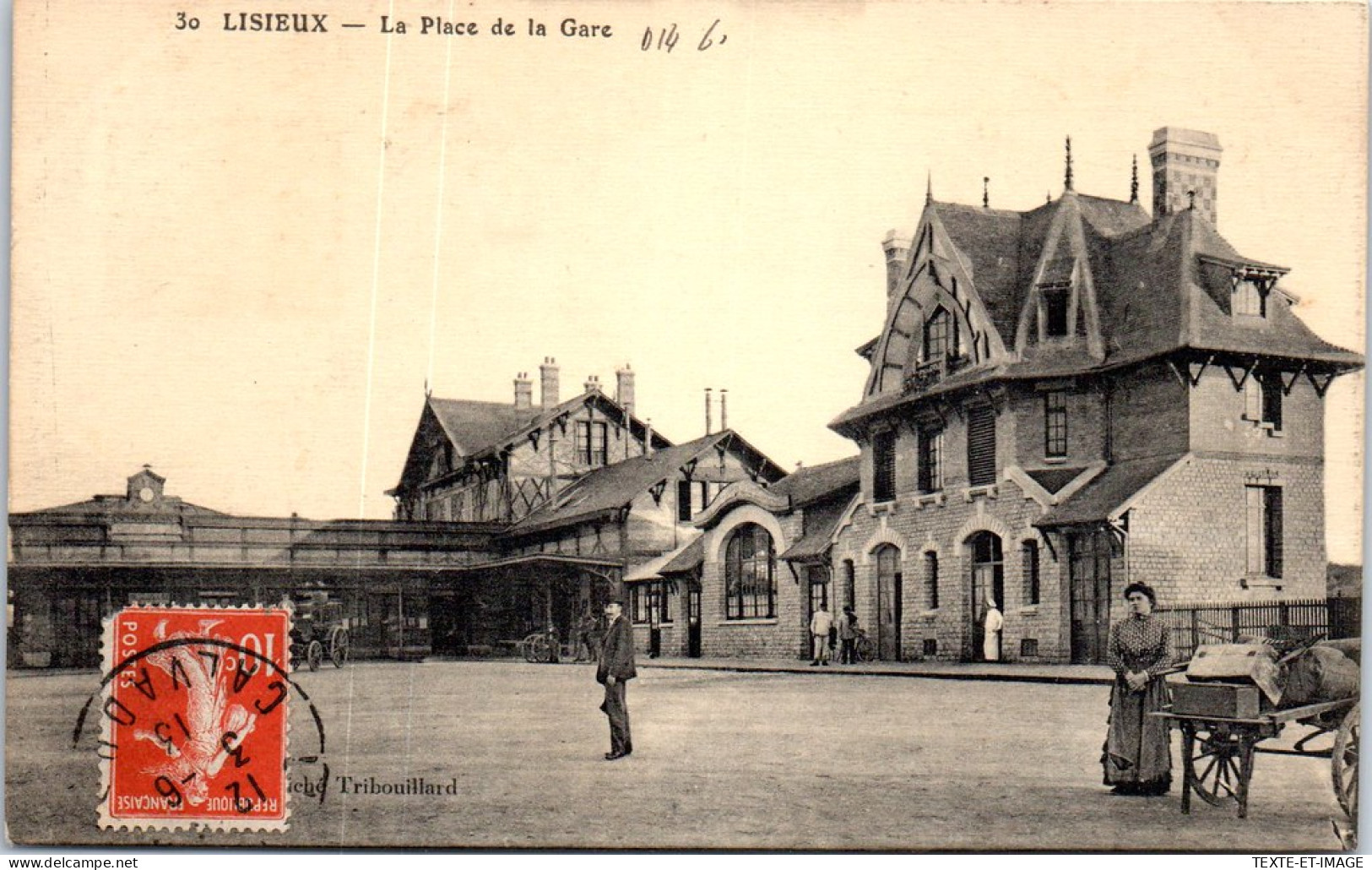 14 LISIEUX - La Place De La Gare  - Lisieux