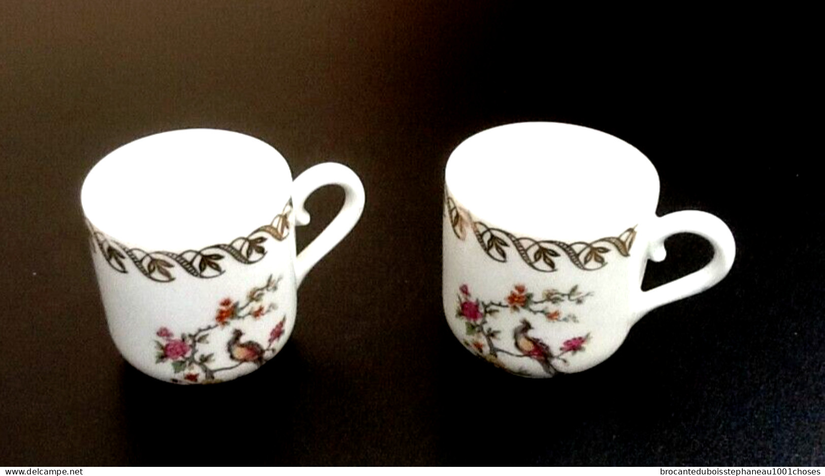 Deux tasses à café P.L (Porcelaine Limousine) l’hirondelle couronnée