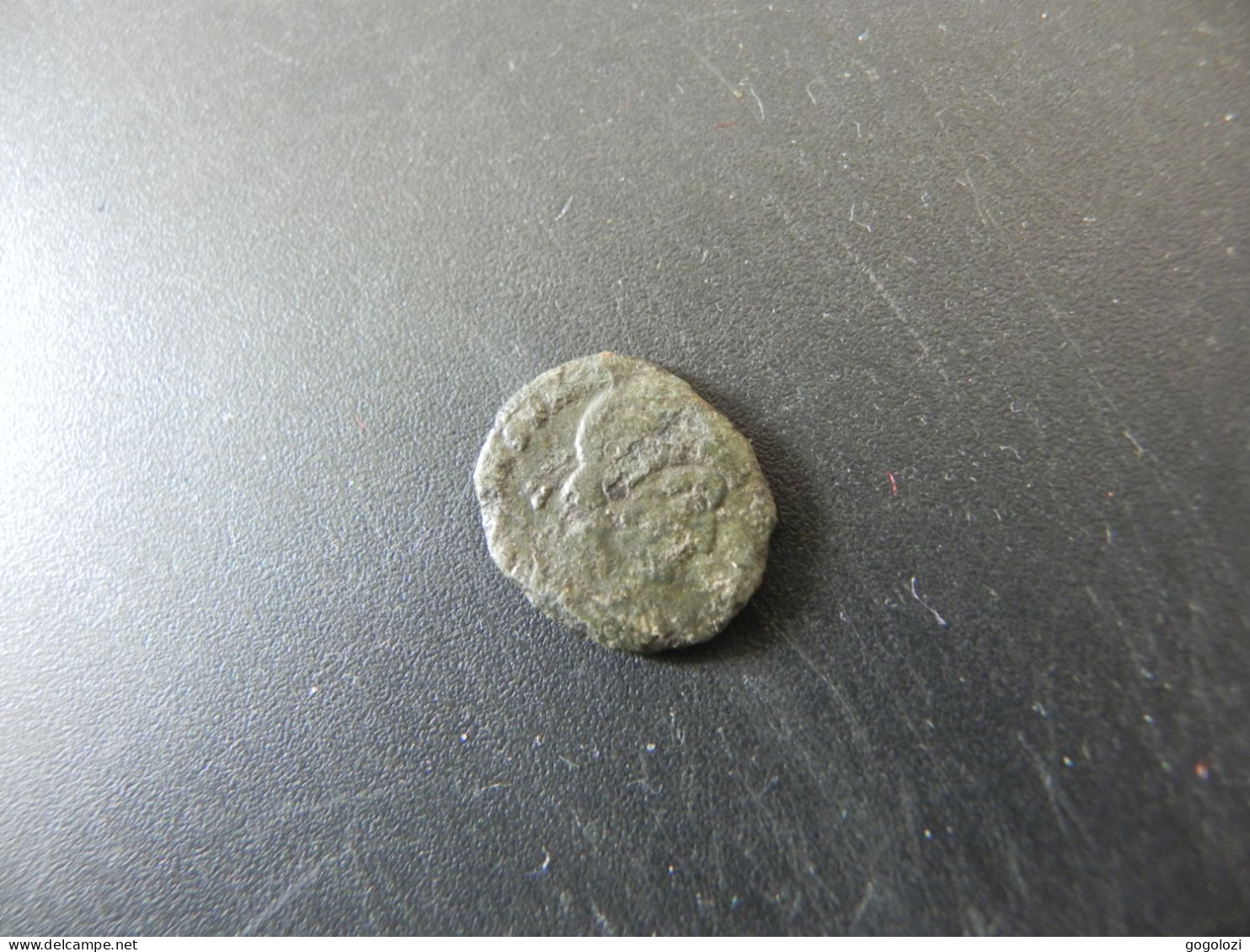 Ancient Roman Coin - To Be Identified - Autres & Non Classés