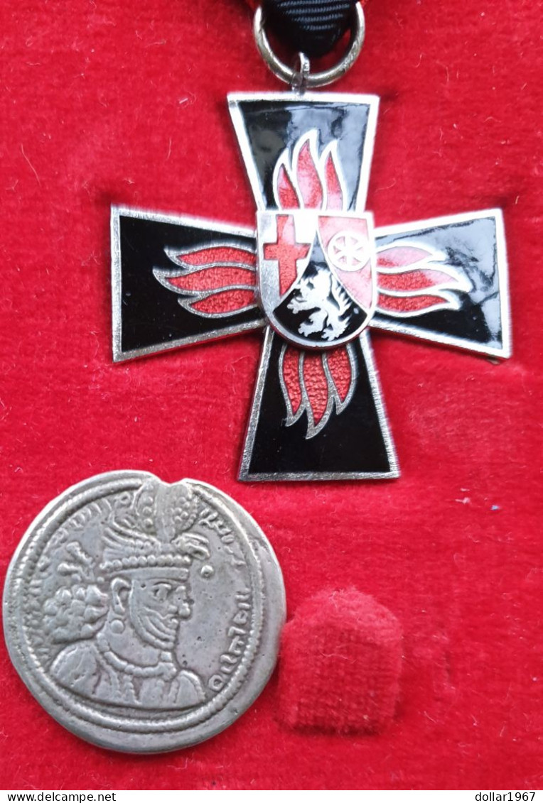 Medaile : . Rheinland- Pfalz , Ehrenzeichen , Brandschutz. -  Original Foto  !!  Medallion  Dutch - Pompieri