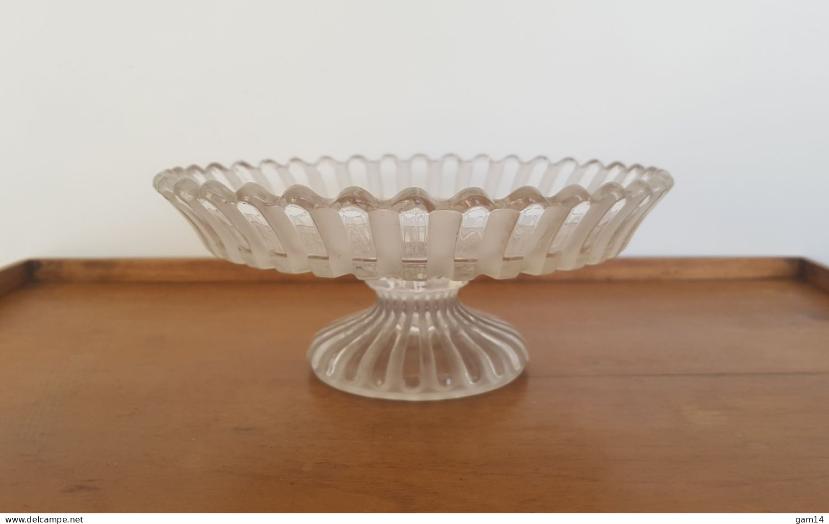 Jolie Coupe Sur Pied En CRISTAL Signée BACCARAT. Bon état - Verre & Cristal