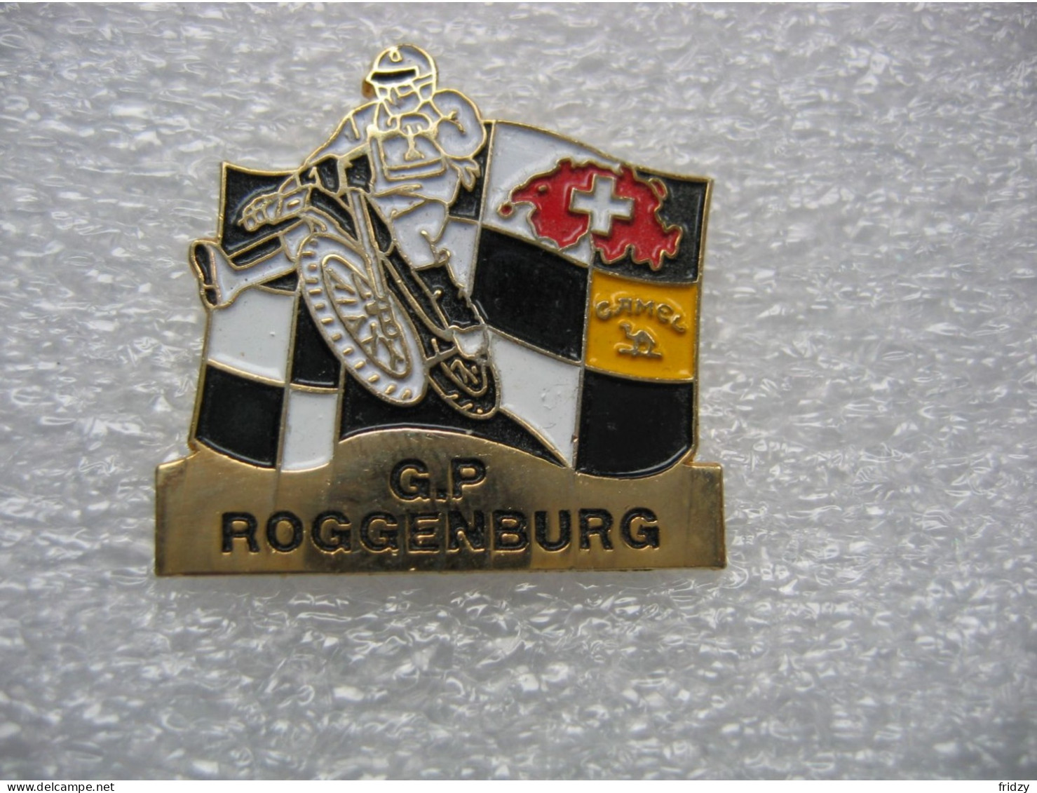 Pin's Du Grand Prix De Moto à Roggenburg En Suisse, Sponsorisé Par Les Cigarettes CAMEL - Motorbikes