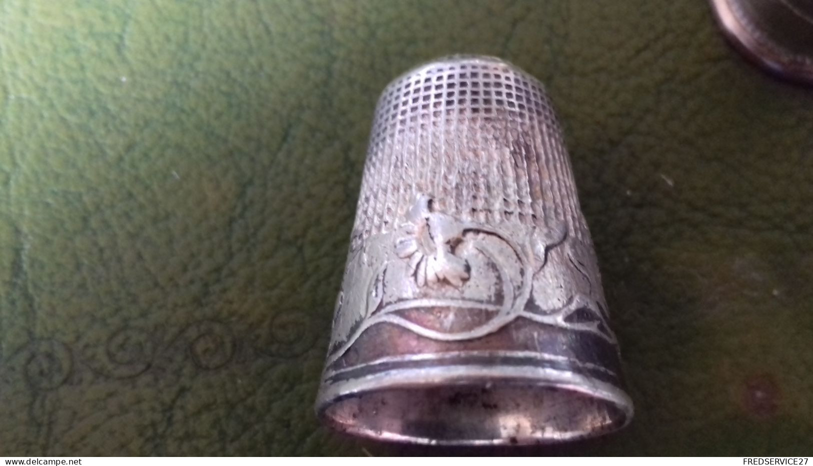 B16 / LOT DE DES A COUDRE DONT 1 EN ARGENT / 15 DES A COUDRE - Thimbles