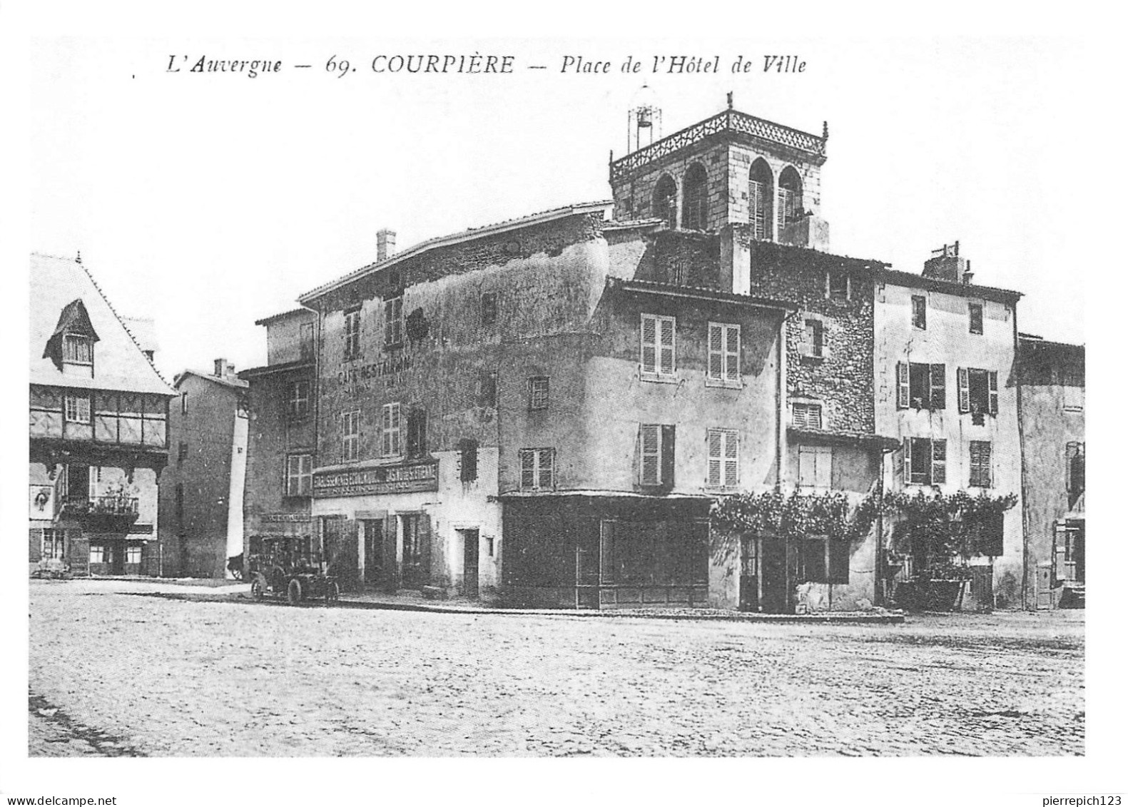 63 - Courpière - Place De L'Hôtel De Ville - Courpiere