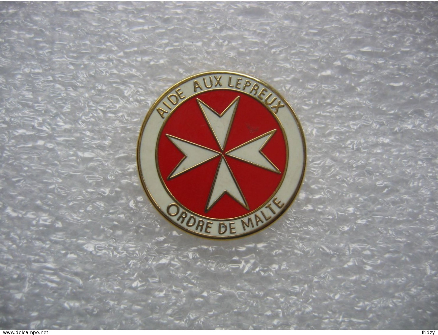 Pin's Emblème De Malte. Aide Aux Lépreux, Ordre De Malte - Geneeskunde