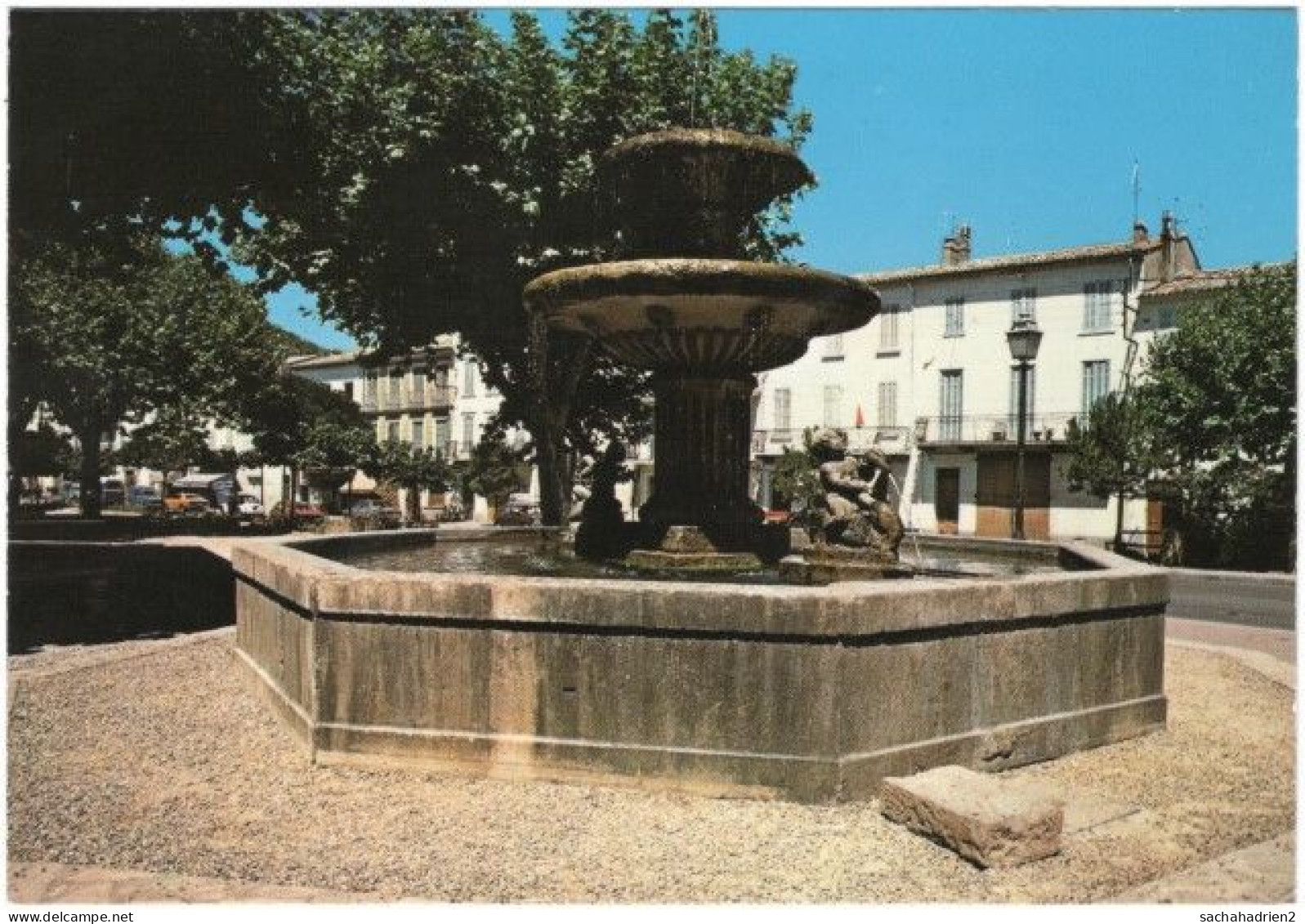 83. Gf. LES ARCS-EN-PROVENCE. Fontaine Du Marché. 6682 - Les Arcs