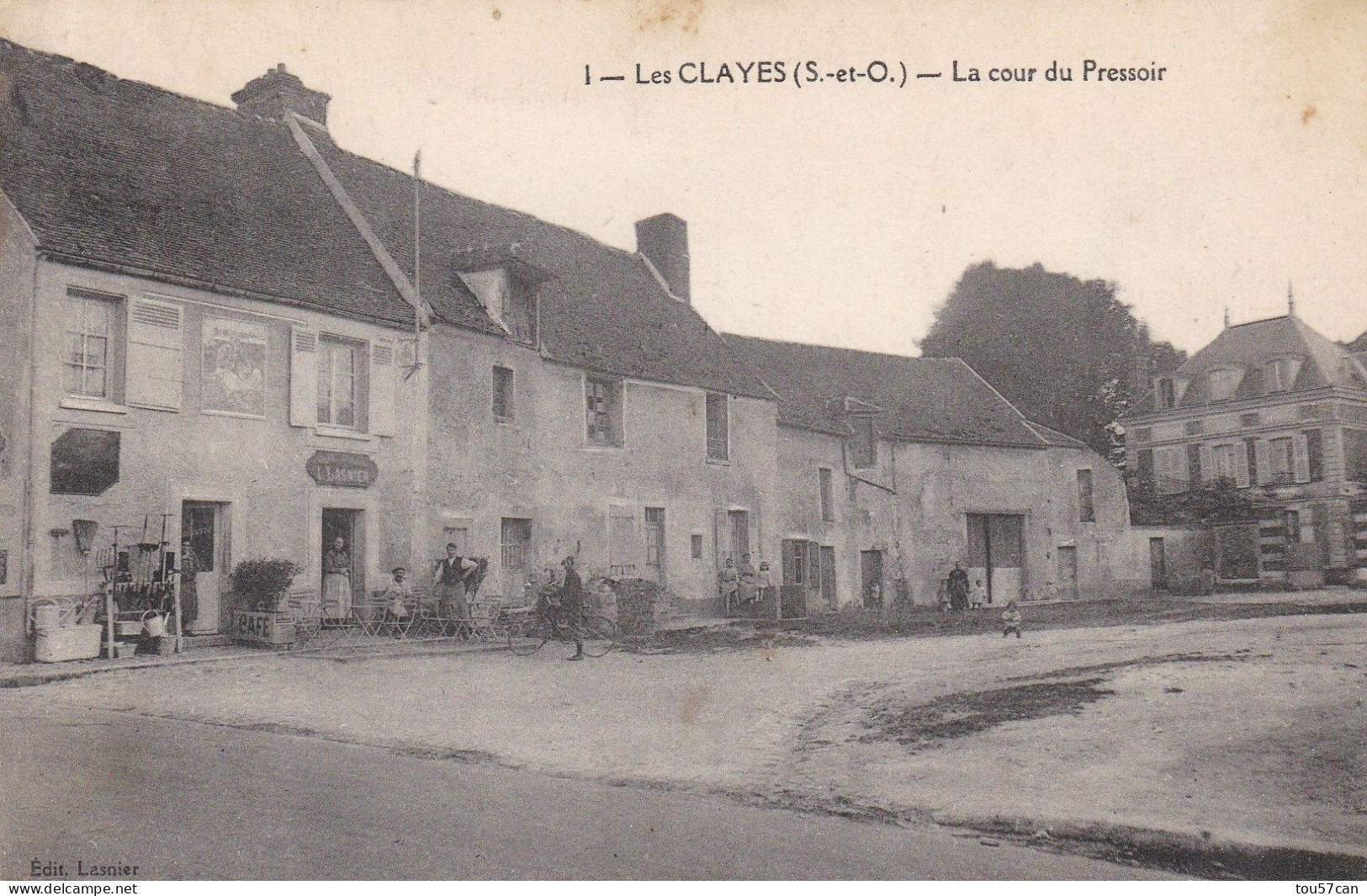 LES  CLAYES  SOUS  BOIS -  YVELINES  -  (78)  -  CPA  ANIMEE  -   LA  COUR  DU  PRESSOIR. - Les Clayes Sous Bois