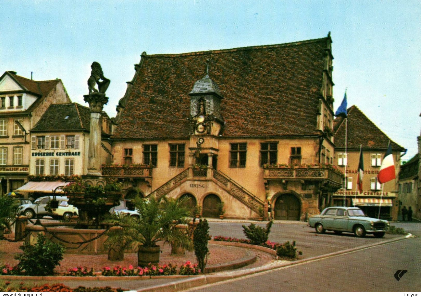 Molsheim - La Place De L'hôtel De Ville - épicerie Centrale - Automobile Ancienne Voiture PEUGEOT 403 - Molsheim