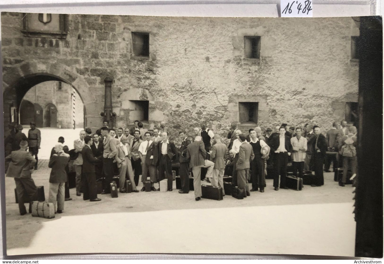 Recrues En Civil Avant D'entrer Au Château De Colombier Le 9 Juillet 1945 (16'484) - Colombier