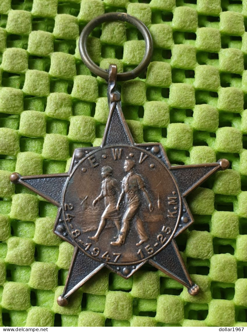 Medaile : E.W.V , Eemnes Wandel Ver. 24-8-1947 -  Original Foto  !!  Medallion  Dutch - Altri & Non Classificati