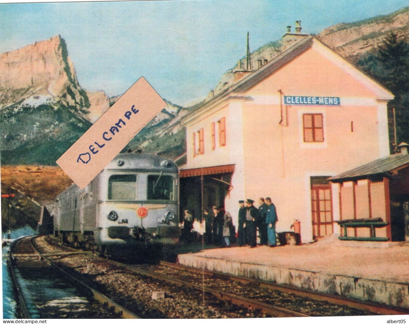 Ligne Grenoble-Veynes  Autorail X 2051de La SNCF En Cours D'essais En Gare De Clelles-Mens Années 50 - Reproduction - Clelles