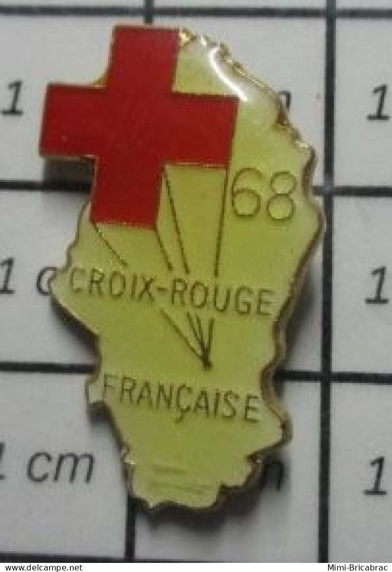 713A Pin's Pins / Beau Et Rare / MEDICAL / CROIX ROUGE FRANCAISE DEPARTEMENT 68 HAUT RHIN - Médical